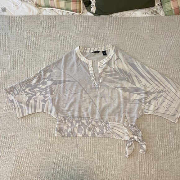 New York Company Sheer Top Large - Picture 8 of 10